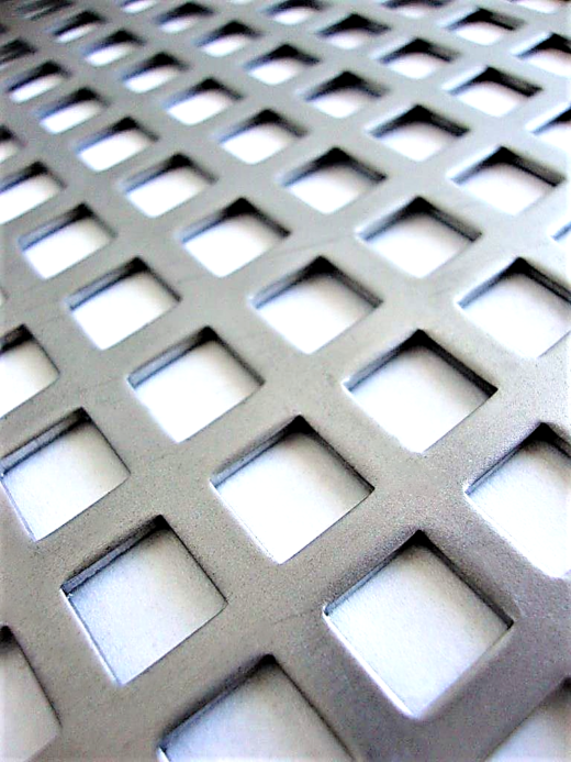 Plech děrovaný 1 mm čtvercový otvor 10 mm řadová rozteč 12 mm (1x2m)